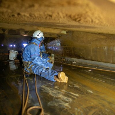 Confined-space-cleaning-1